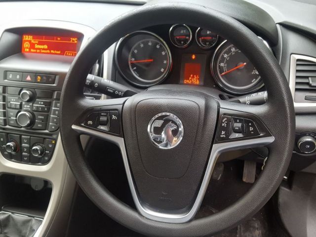 2011 Vauxhall Astra 1.6 5d image 8