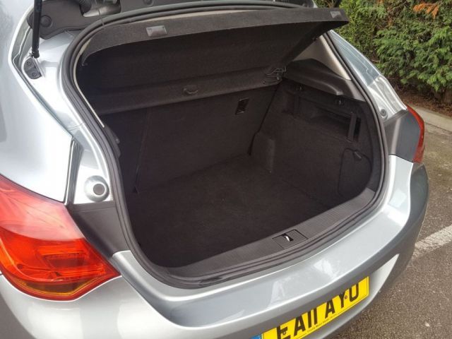 2011 Vauxhall Astra 1.6 5d image 10