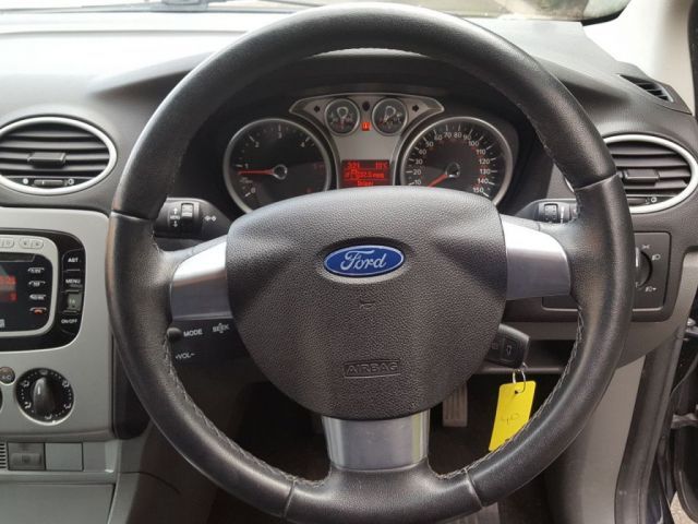 2010 Ford Focus 1.6 Zetec TDCI 5d image 6