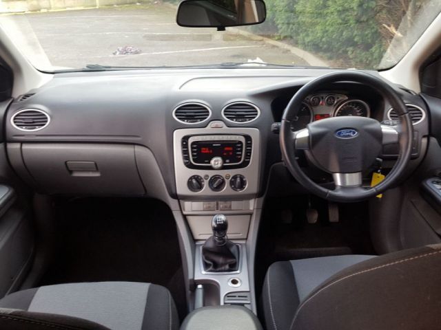 2010 Ford Focus 1.6 Zetec TDCI 5d image 7