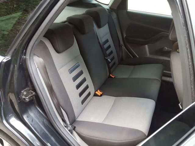 2010 Ford Focus 1.6 Zetec TDCI 5d image 9