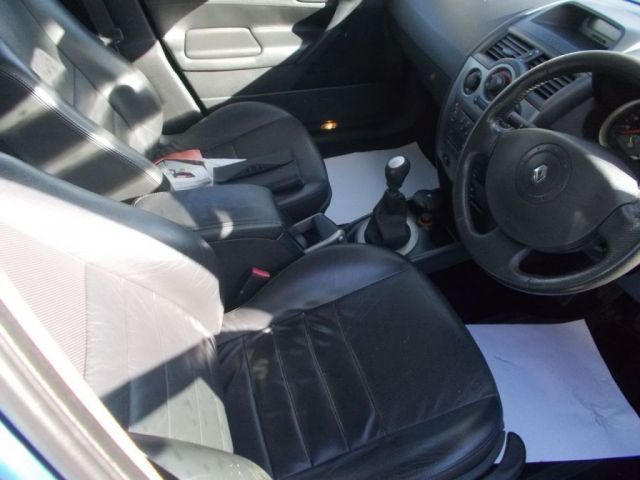 2003 Renault Megane 1.9 DCI 5d image 8