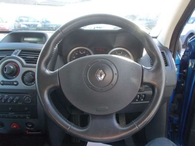 2003 Renault Megane 1.9 DCI 5d image 9