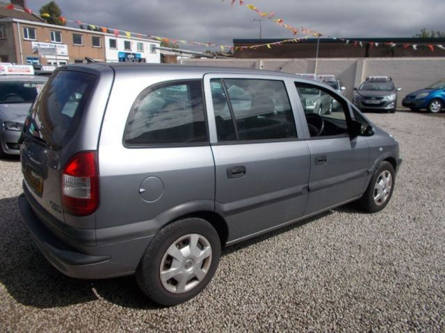 2003 Vauxhall Zafira 2.0 DTI 16V 5d image 5