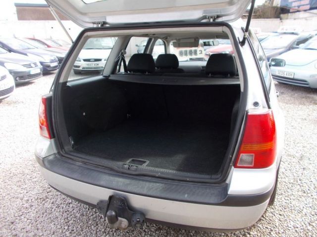 2003 Volkswagen Golf 1.6 S 5d image 6