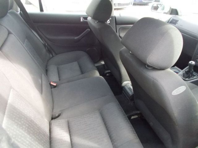 2003 Volkswagen Golf 1.6 S 5d image 7