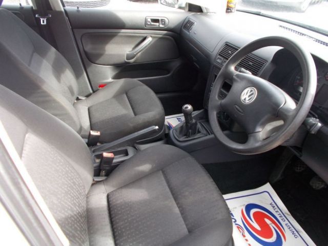 2003 Volkswagen Golf 1.6 S 5d image 8