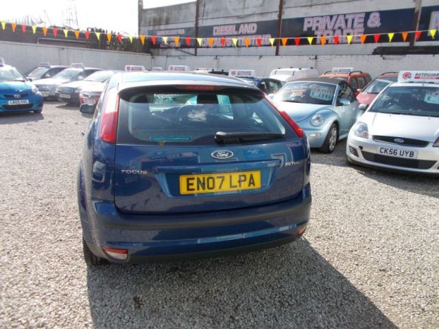 2007 Ford Focus 1.6 Zetec 16V 3d image 3