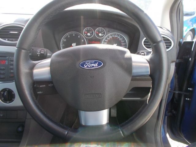 2007 Ford Focus 1.6 Zetec 16V 3d image 9