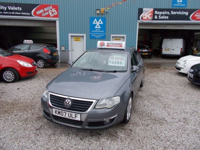 2007 Volkswagen Passat 1.9 TDI Sport 4d image 1