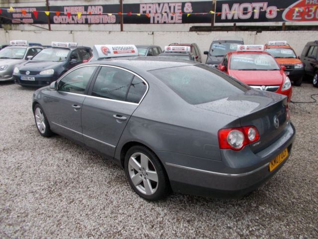 2007 Volkswagen Passat 1.9 TDI Sport 4d image 2