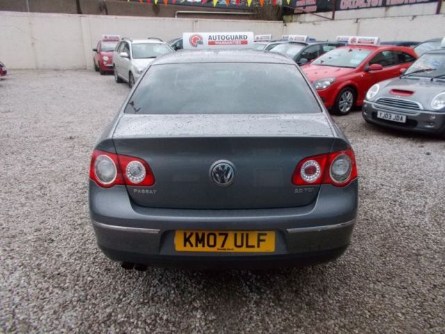 2007 Volkswagen Passat 1.9 TDI Sport 4d image 3