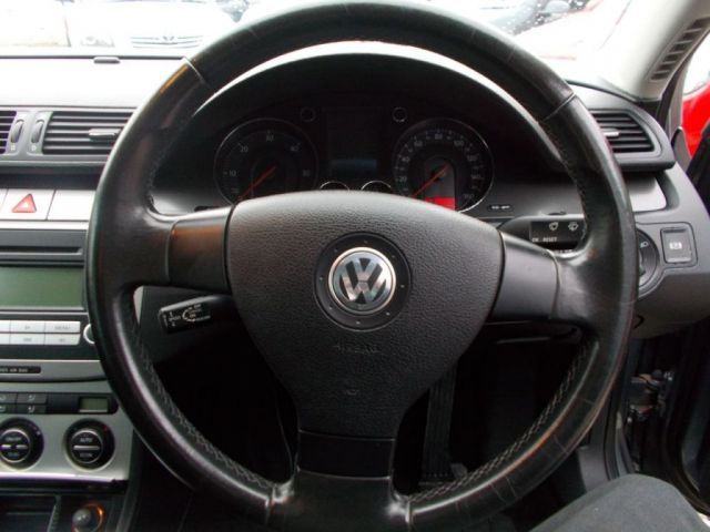 2007 Volkswagen Passat 1.9 TDI Sport 4d image 8