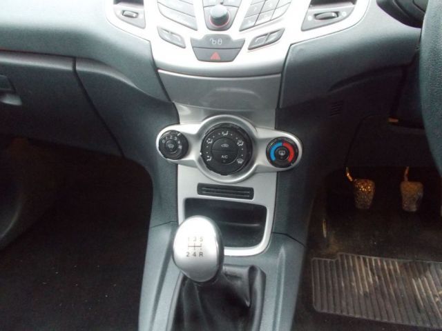 2009 Ford Fiesta 1.6 Zetec 3d image 7