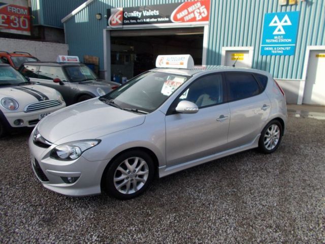 2010 Hyundai i30 1.6 CRDI 5d image 2