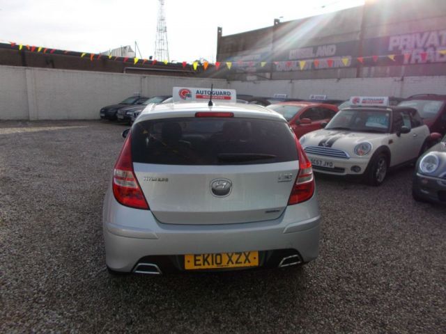 2010 Hyundai i30 1.6 CRDI 5d image 3