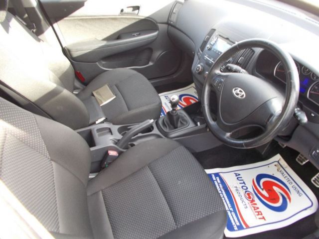 2010 Hyundai i30 1.6 CRDI 5d image 9