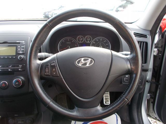 2010 Hyundai i30 1.6 CRDI 5d image 10