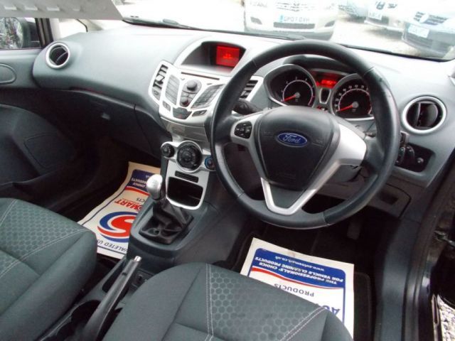2011 Ford Fiesta 1.2 Zetec 3d image 9