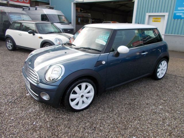 2009 MINI Hatch Cooper D 1.6 3d image 1