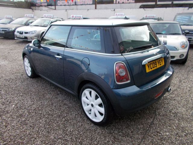 2009 MINI Hatch Cooper D 1.6 3d image 2