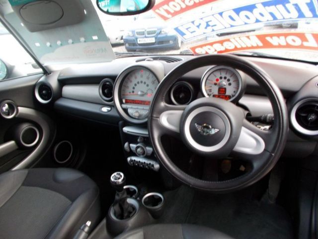 2009 MINI Hatch Cooper D 1.6 3d image 5