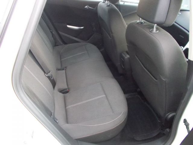 2010 Vauxhall Astra 1.7 SRI CDTI 5d image 7