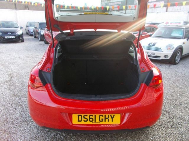 2011 Vauxhall Astra 1.4 5d image 6