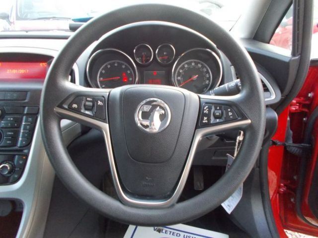 2011 Vauxhall Astra 1.4 5d image 9