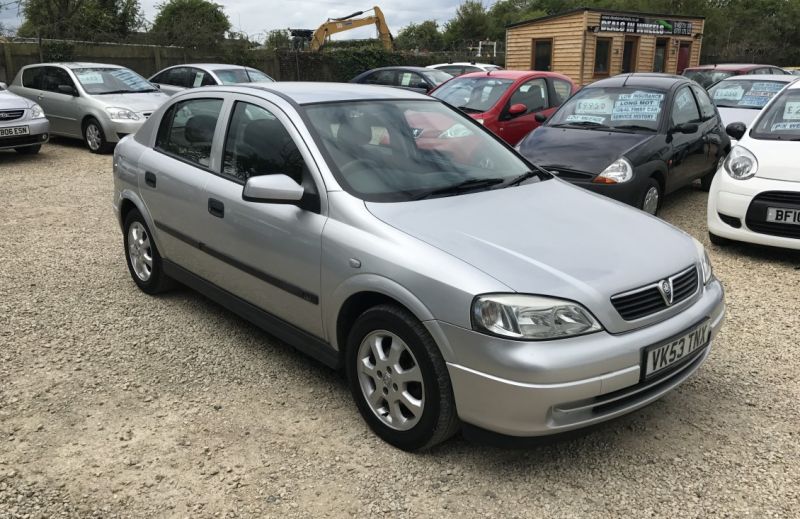 2003 Vauxhall Astra 1.6 i 16v Club image 1