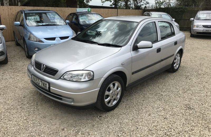 2003 Vauxhall Astra 1.6 i 16v Club image 3