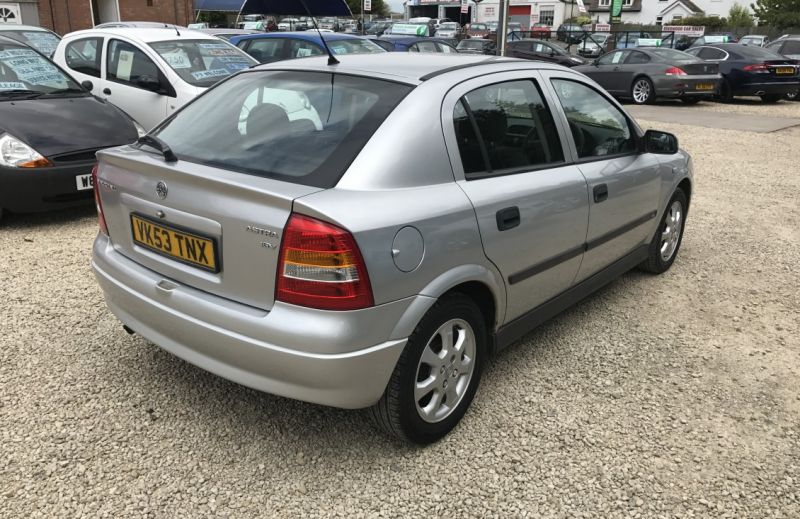 2003 Vauxhall Astra 1.6 i 16v Club image 4