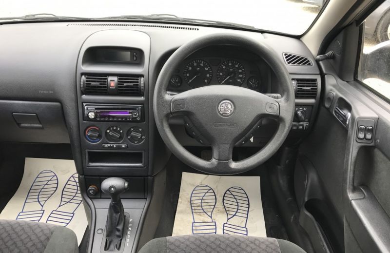 2003 Vauxhall Astra 1.6 i 16v Club image 7
