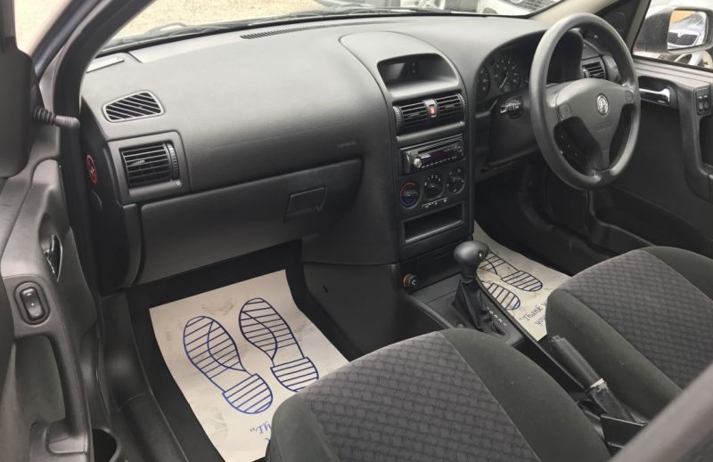 2003 Vauxhall Astra 1.6 i 16v Club image 8