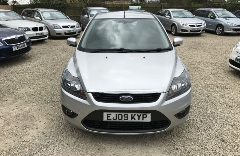 2009 Ford Focus 1.6 Zetec image 2