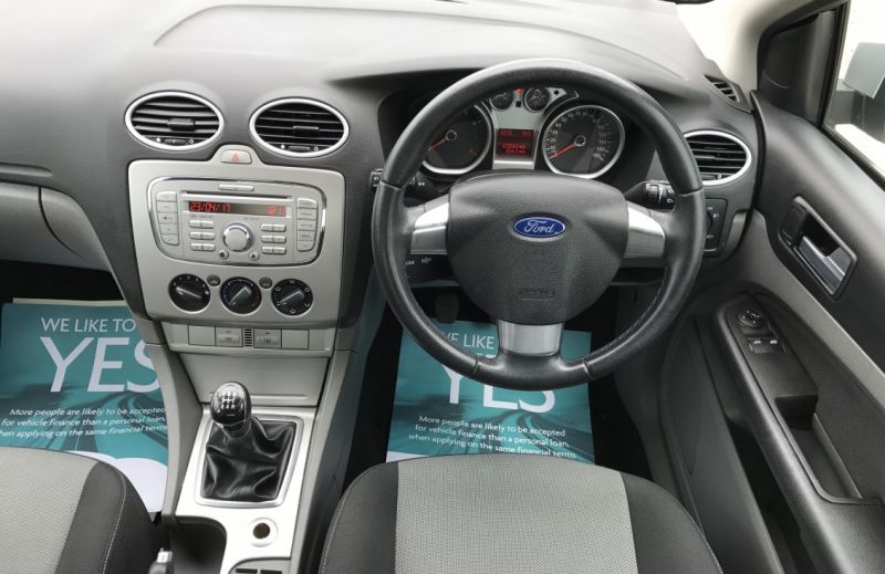 2009 Ford Focus 1.6 Zetec image 8
