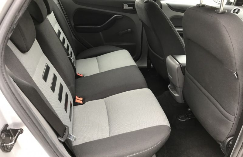 2009 Ford Focus 1.6 Zetec image 10