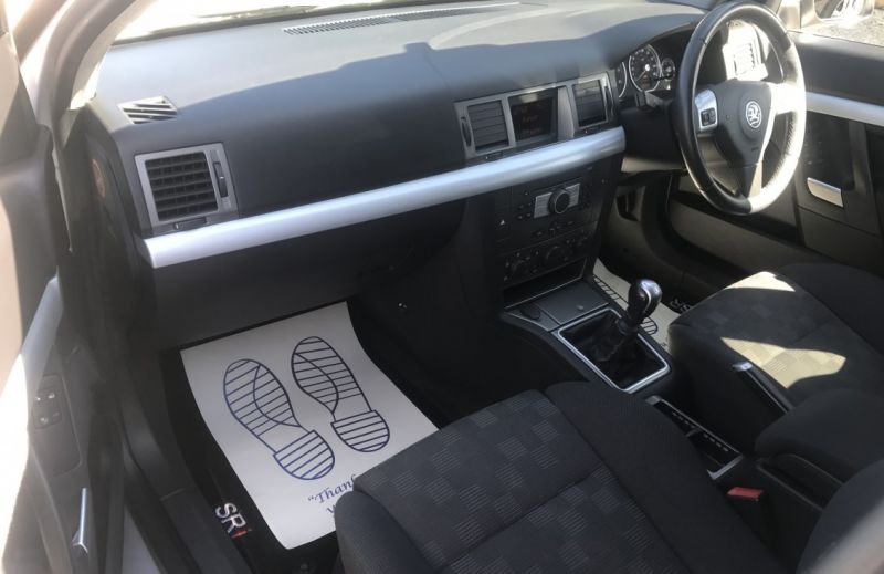 2005 Vauxhall Vectra 1.9 CDTi SRi image 8