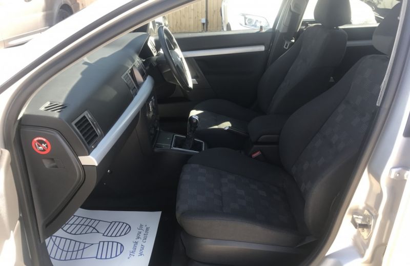 2005 Vauxhall Vectra 1.9 CDTi SRi image 10