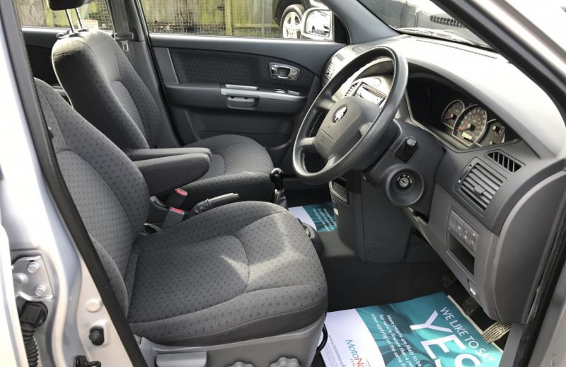 2006 KIA Carens 2.0 CRDi LX image 10