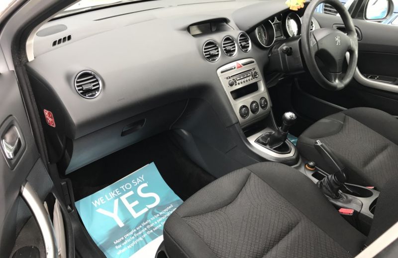 2008 Peugeot 308 1.6 HDi S image 8