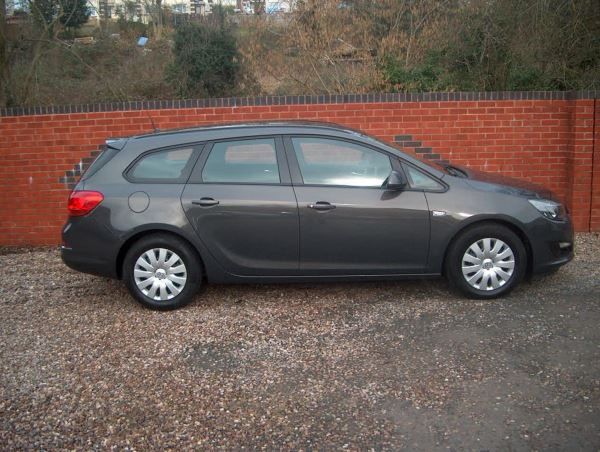 2013 Vauxhall Astra 1.7 CDTi 16V 5dr image 4