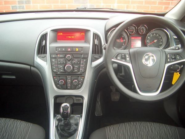 2013 Vauxhall Astra 1.7 CDTi 16V 5dr image 5
