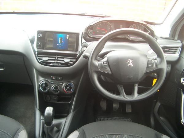 2013 Peugeot 208 1.4 HDi Active 5dr image 5