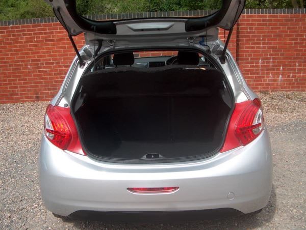2013 Peugeot 208 1.4 HDi Active 5dr image 7