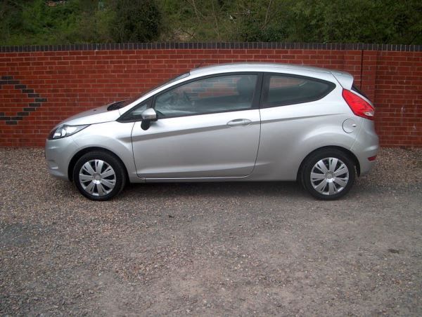 2013 Ford Fiesta 1.4 TDCi 3dr image 4