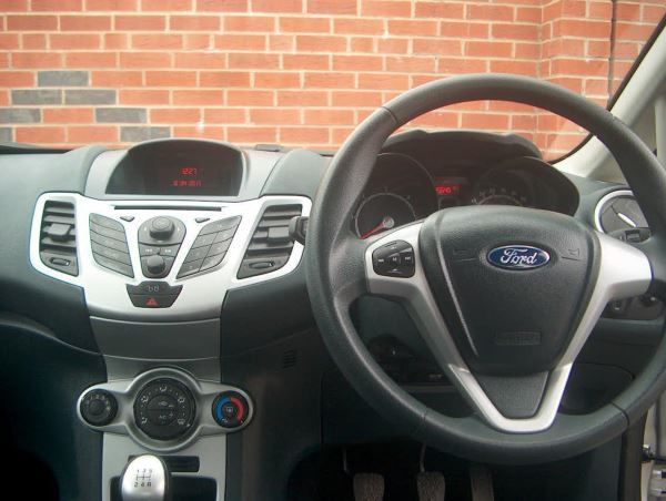 2013 Ford Fiesta 1.4 TDCi 3dr image 5