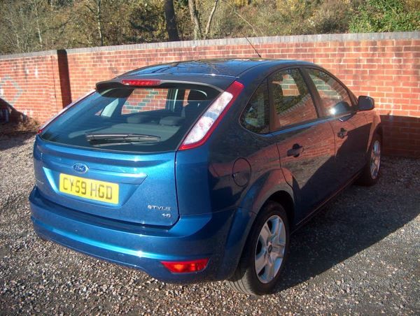 2009 Ford Focus 1.6 Style 5dr image 8