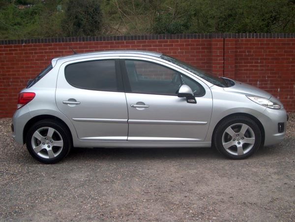 2011 Peugeot 207 1.6 HDi Sport 5dr image 4