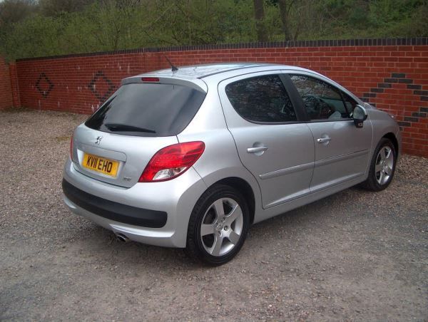 2011 Peugeot 207 1.6 HDi Sport 5dr image 8